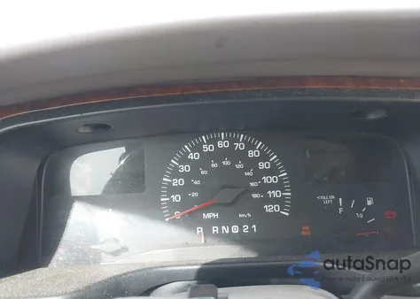 2002 Lincoln Town Car Signature from USA, damaged, VIN 1LNHM82W02Y625957